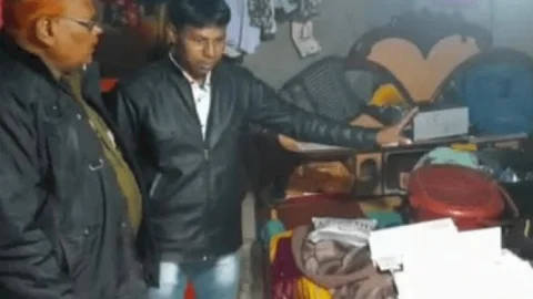 धनबाद: निरसा के पहाड़बाद में बिजनसमैन के घरवालों को बंधक बनाकर लाखों की डकैती