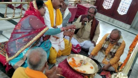 धनबाद: शक्ति मंदिर के 24वें प्राणप्रतिष्ठा महोत्सव, भगवान विष्णु की यज्ञाहुति, 1008 तुलसी दल अर्पित किये गये 