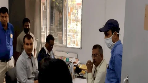 धनबाद: CBI ने ईसीएल  मुगमा के जीएम अभिजीत दास को 19,500 घूस लेते अरेस्ट किया