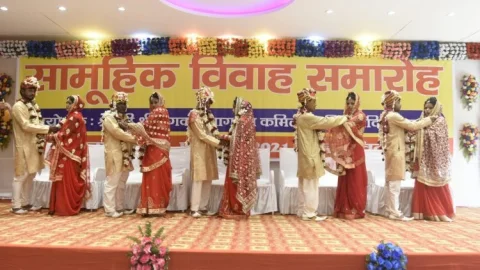 धनबाद: शक्ति मंदिर में पांच जोड़ों का सामूहिक विवाह, माता रानी का दर्शन करा दी गयी विदाई