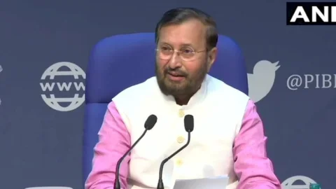 एक मार्च से कोविड-19 वैक्सीनेशन के दूसरे फेज की होगी शुरुआत,60 साल से अधिक उम्र वालों को लगेगी कोरोना वैक्सीन 