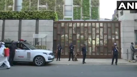 मुंबई: चोरी की थी अंबानी के घर के पास मिली संदिग्ध स्कॉर्पियो, कार में धमकी भरी चिट्ठी- 'मुकेश भाई, ये तो बस ट्रेलर, संभल जाना'
