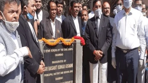 धनबाद:  क्लिक पर मिल जायेगी मुकदमे की सभी डिटेल, प्रधान जिला एवं सत्र न्यायाधीश ने सिंगल विंडो कांउटर का किया उद्घाटन 