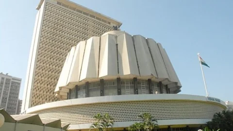 महाराष्ट्र: जालगांव में हॉस्टल की लड़कियों से जबरन न्यूड डांस करवाते थे पुलिसकर्मी, जांच के आदेश 