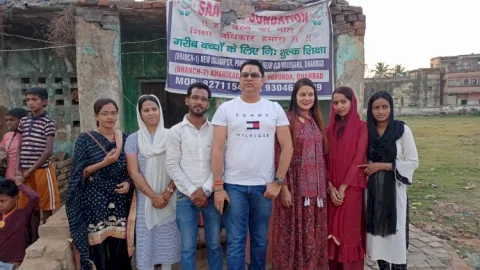 धनबाद: वासेपुर में साथी फाउंडेशन द्वारा गरीब बच्चों के लिए एक दिवसीय खेल का आयोजन 