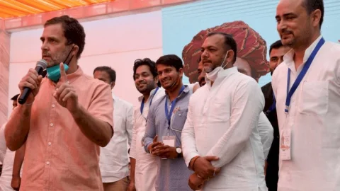 नई दिल्ली: राहुल गांधी बोले कांग्रेस में होते तो ज्योतिरादित्य सिंधिया बन सकते थे सीएम, BJP में बन गये बैकबेंचर