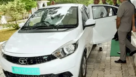 बिहार: सीएम नीतीश कुमार इलेक्ट्रिक व्हीकल का यूज कर  बचाते हैं पेट्रोल-डीजल का खर्चा, चलते हैं Tigor EV से