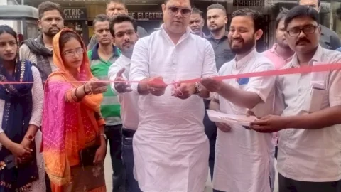 धनबाद: रणविजय सिंह ने कतरास में किया नि:शुल्क नेत्र जांच शिविर का उद्घाटन