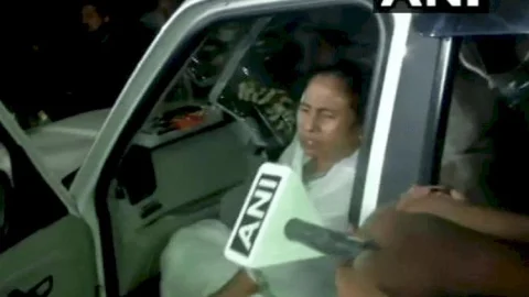 पश्चिम बंगाल: नंदीग्राम में चुनाव प्रचार के दौरान ममता बनर्जी के पैर में चोट, घायल होने के बाद कोलकाता के हॉस्पीटल में एडमिट