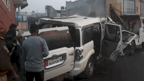 उत्तर प्रदेश: आगरा में स्कॉर्पियो और कंटेनर की टक्कर, नौ लोगों की मौत ,सात बिहार और दो झारखंड के