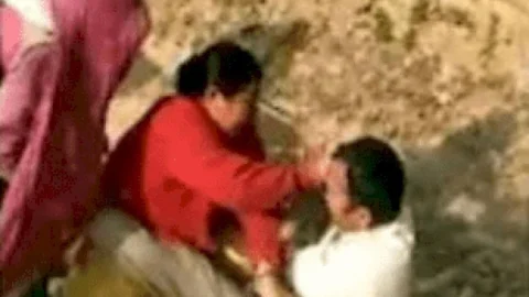हिमाचल प्रदेश: मंडी में ग्रामीण महिलाओं ने गालियां दे रहे पुरुष को जमकर की पिटाई, वीडीओ सोशल मीडिया में वायरल