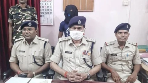 चाईबासा: चक्रधरपुर में रेल स्टाफ को गोली मारने वाला अरेस्ट, जेल गया