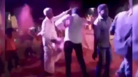 चचा बेफिक्र होकर नाच रहे थे DJ पर,बीच में हो गई चाची की एंट्री------, वीडियो वायरल