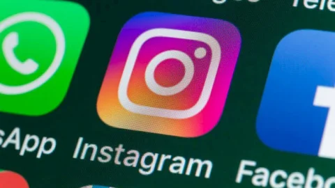 फेसबुक, व्हॉट्सऐप, इंस्टाग्राम रात में कुछ देर के लिए ठप पड़े, सोशल मीडिया में हंगामा