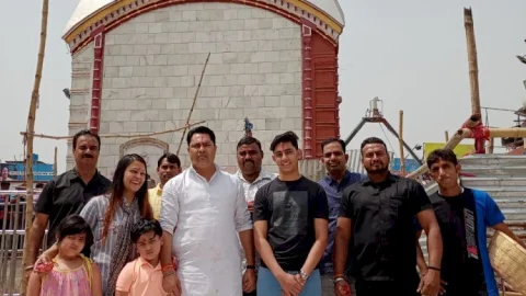 धनबाद: रणविजय सिंह ने परिजनों के साथ तारापीठ में की पूजा-अर्चना