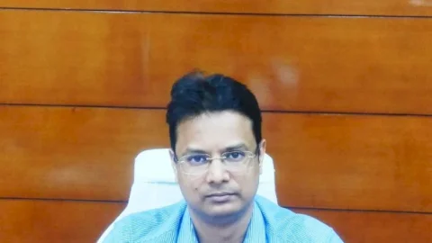धनबाद: डीसी ने की टीकाकरण अभियान की ऑनलाइन समीक्षा,कई अफसरों के विरुद्ध की गई अनुशासनात्मक कार्रवाई