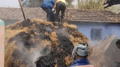 चाईबासाः झींकपानी में पुआल में लगी आग, दो बच्चों की जलकर मौत