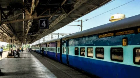 नई दिल्ली: अब बिना रिजर्वेशन के भी कर सकेंगे ट्रेनों में सफर, पांच अप्रैल से चालू होंगी 71 ट्रेनें 