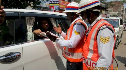 उत्तर प्रदेश: बलिया में पुलिस कांस्टेबल ने SP की गाड़ी को वन-वे में घुसने से रोका, मिली शाबासी व कैश प्राइज