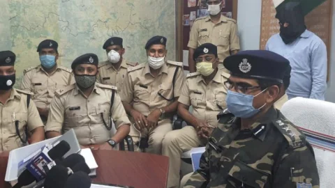 सिमडेगा: महिलाओं को नौकरी का झांसा देकर यौन शोषण,अश्ली्ल वीडियो बनाकर ब्लैकमेलिंग,FIR,एनएचएम का डीपीएम अरेस्ट