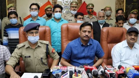 उत्तर प्रदेश:मेरठ में आर्म्स की इलिगल फैक्ट्री पकड़ायी, 133 असलाहा के साथ आठ अरेस्ट, STF और Police की चार स्थानों पर मारा रेड
