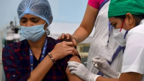 अब वैक्सीनेशन के लिए 18-44 के एजग्रुप के लिए ऑनलाइन अपॉइंटमेंट जरूरी नहीं, गवर्नमेंट सेंटरों मौके पर ही हो जायेगा रजिस्ट्रेशन