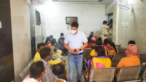 धनबाद:आदेश के उल्लंघन के आरोप में क्लीनीलैब  सील डीसी ने किया रेड