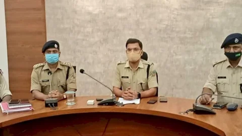 रामगढ़: अवैध संबंध  के कारण हुई थी एडवोकेट अजय कुमार महतो  की मर्डर, पत्नी व मौसेरा भाई अरेस्ट