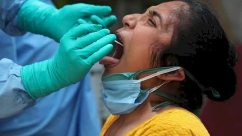 धनबाद: बरवाअड्डा काशीटांड़ एक ही फैमिली के पांच की मौत के बाद मिले 12 कोरोना पॉजिटिव, जांच में ग्रामीण नहीं कर रहे सहयोग 