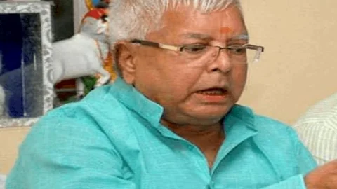 नई दिल्ली: आरजेडी सुप्रीमो लालू यादव एम्स से डिस्चार्ज, बेटी मीसा के घर पर ही रहेंगे, फिलहाल नहीं लौटेंगे पटना
