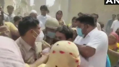 उत्तर प्रदेश: गाजियाबाद में बच्चा चोरी करने के आरोप में ग्रामीणों ने तीन महिलाओं को बनाया बंधक, छुड़ाने पहुंची पुलिस टीम पर पथराव