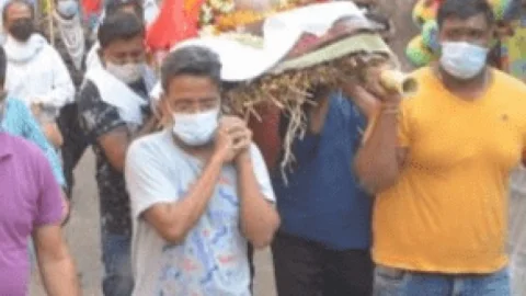 धनबाद: पंचतत्व में विलीन हुए कामरेड एसके बक्शी, मजदूर लीडर की अंतिम यात्रा में उमड़े लोग