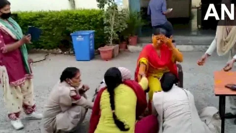 राजस्थान: महिला कांस्टेबल को नहीं मिली छुट्टी, पुलिस स्टेशन में ही संपन्न हुई Haldi Ceremony