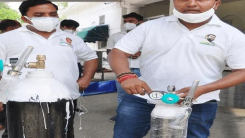 कोरोना संक्रमित की मदद के लिए संकटमोचक बने हैं यूथ कांग्रेस प्रसिडेंट बीवी श्रीनिवास, सोशल मीडिया में दिल्ली का सोनू सूद