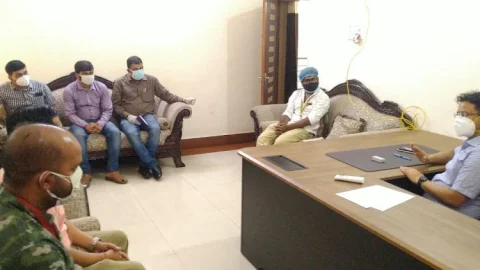 धनबाद: अब मोबाइल लोकेशन के आधार पर कोरोना पॉजिटिव को खोजेगा जिला प्रशासन, पॉजिटिव पैसेंजसर् अब नहीं दे सकेंगे चकमा