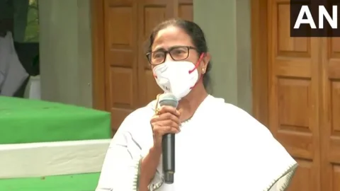 पश्चिम बंगल: ममता बनर्जी चुनी गईं टीएमसी विधायक दल की नेता, पांच मई को तीसरी बार सीएम पद की लेंगी शपथ