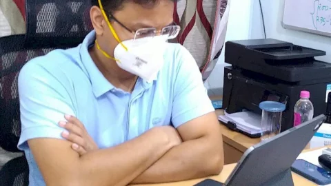 धनबाद: हर दो घंटे के अंतराल पर मरीजों का चेक करें वाइटल्स: डीसी. तीन अस्पताल के एएनओ, एमएनओ के साथ ऑनलाइन बैठक
