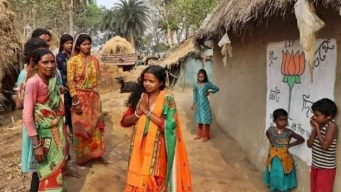 पश्चिम बंगाल: दिहाड़ी मजदूर की पत्नी चंदना बाउरी बनी सालतोड़ सीट बीजेपी एमएलए, बैंक अकाउंट में मात्र 6335 रुपये