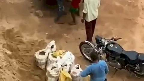 बिहार: छपरा में पेसेंट के बजाय बालू ढोने के काम आ रही BJP एमपी की एंबुलेंस, पप्पू यादव ने वीडियो जारी कर किया दावा
