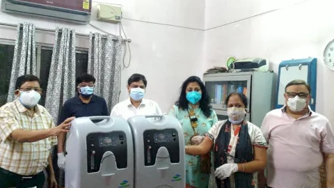 धनबाद: सामाजिक संस्था आनंद मंगल ने दिये दो ऑक्सीजन कंसंट्रेटर
