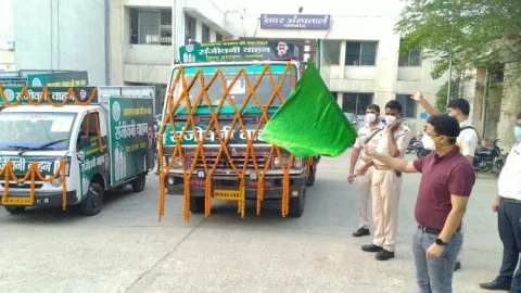 धनबाद: डीसी ने किया संजीवनी वाहन को हरी झंडी दिखाकर रवाना,पेसेंट को होगी प्राणवायु ऑक्सीजन की निर्बाध सप्लाई: डीसी