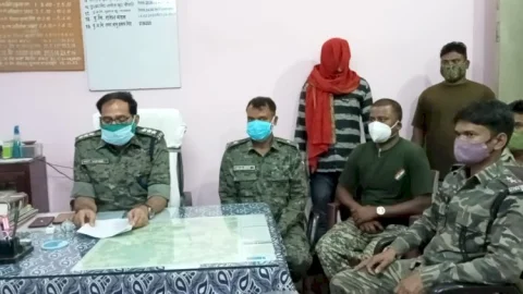 लातेहारः बालूमाथ में टीपीसी का एक लाख का इनामी नक्सली राकेश साव अरेस्ट