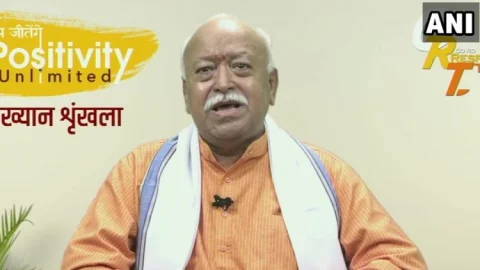 जब तक जीत न जाएं तब तक लड़ना है,कोरोना की पहली लहर के बाद लापरवाह हो गई थी सरकार:आरएसएस चीफ मोहन भागवत