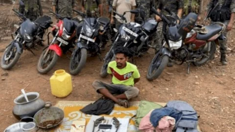 झारखंड: खूंटी-गुमला बोर्डर पर पुलिस-नक्सली में एनकाउंटर, दस्ते के एक सदस्य अरेस्ट