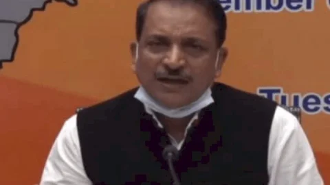 बिहार: राजीव प्रताप रूढ़ी ने पप्पू यादव पर बोला हमला, मंदिर में बैठ जाए तो संत नहीं हो जाता