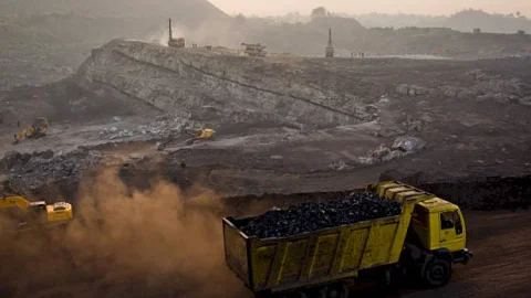 धनबाद: DMO ने बीसीसीएल गोविंदपुर एरिया जीएम और सेल्स मैनेजर के खिलाफ एफआइआर, दो पीओ व दो कांटा बाबू भी आरोपी