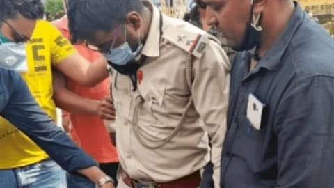जमशेदपुर: एसीबी ने जादूगोड़ा पुलिस स्टेशन के सब इंस्पेक्टर को सात हजार रुपये घूस लेते दबोचा