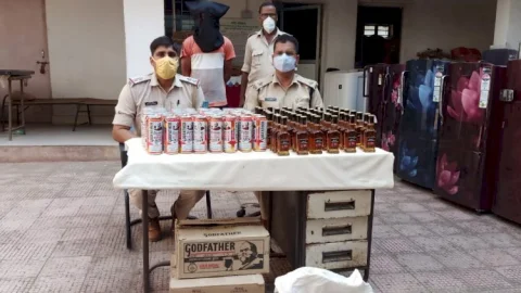 देवघर: 48 बोतल शराब और 48 केन बीयर जब्त, कई स्थानों पर रेड, एक अरेस्ट
