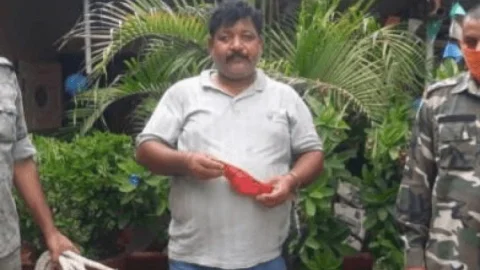 बोकारो: चास पुलिस ने एसपी का पीए बता दुकानदार को ठगने वाला धनबाद के जालसाज को अरेस्ट किया