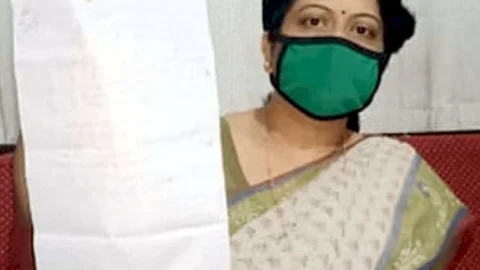 कोडरमा: महिला ने पुलिस  को दिया आवेदन,मेरी चप्पल टूट गई है...,प्लीज दुकान खुलवाकर नई चप्पल दिलवा दीजिए